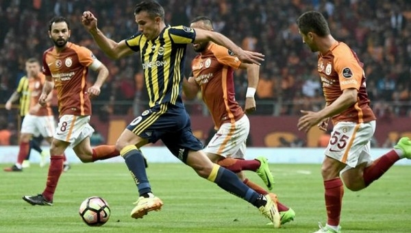 Fenerbahçe'de Volkan Demirel ve Van Persie cezalı duruma düştü