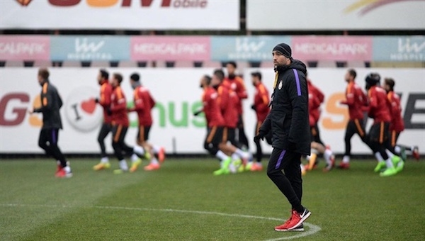 Galatasaray'da kaos! Futbolcular ile Tudor karşı karşıya!