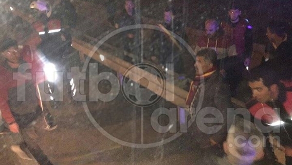 Kayserisporlu taraftarlara taşlı saldırı