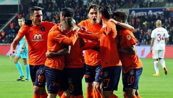 Medipol Başakşehir zirveden kopmak istemiyor