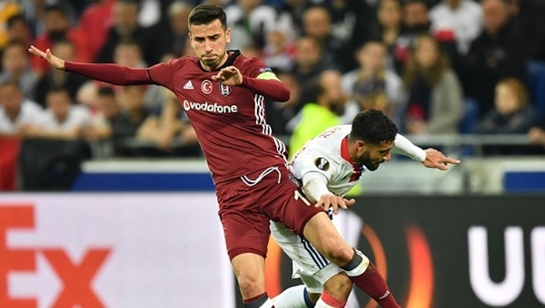 Oğuzhan Özyakup Olimpik Lyon - Beşiktaş maçına damga vurdu