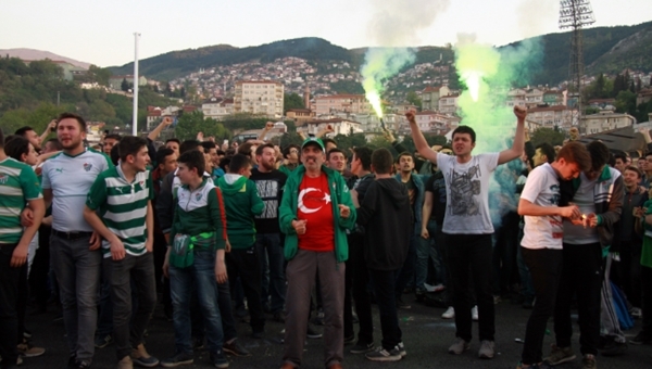 Seyircisiz maç kararı Bursaspor taraftarlarına vız geldi