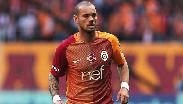 Sneijder tuvaletten sahaya girdi!