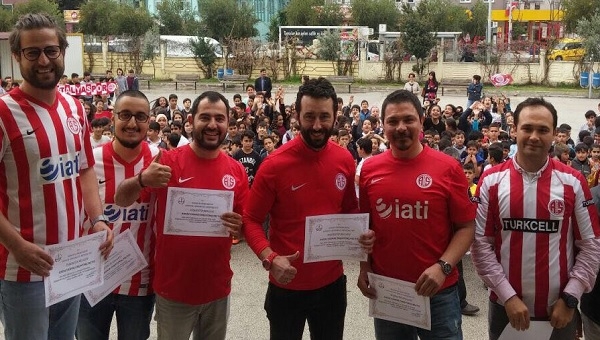 Taraftarlardan örnek davranış