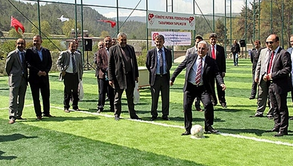 TFF'den Suriyeliler için futbol sahası