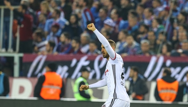 Trabzonspor'a yeni stadında ilk gol Cenk Tosun'dan (İZLE)