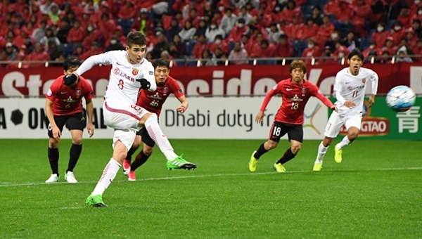 Transfer rekortmeni Oscar, Çin'de saç baş yoldurdu