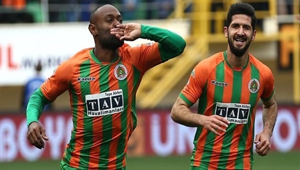 Alanyaspor'da Vagner Love, Cenk Tosun'u geçti