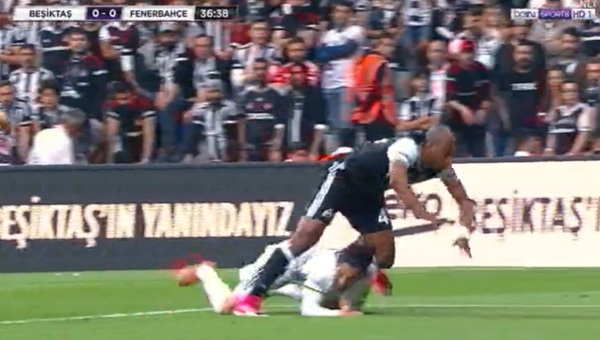 Beşiktaş - Fenerbahçe maçında penaltı itirazı