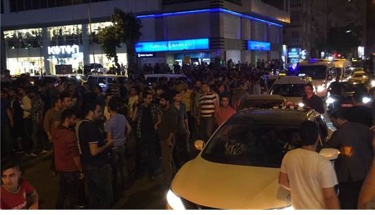 Beşiktaş taraftarlarına Diyarbakır'da holiganlar saldırdı