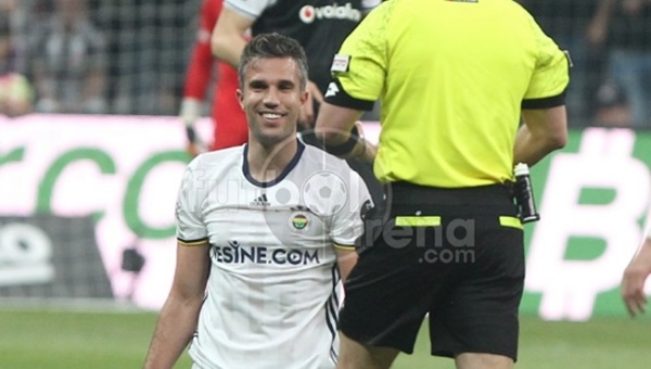 Beşiktaş taraftarlarından Robin van Persie'ye tepki
