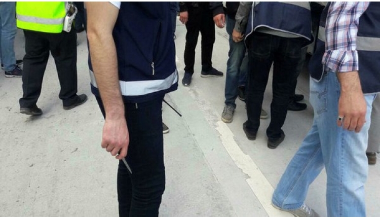 Beşiktaşlı taraftarlardan bıçak çıktı