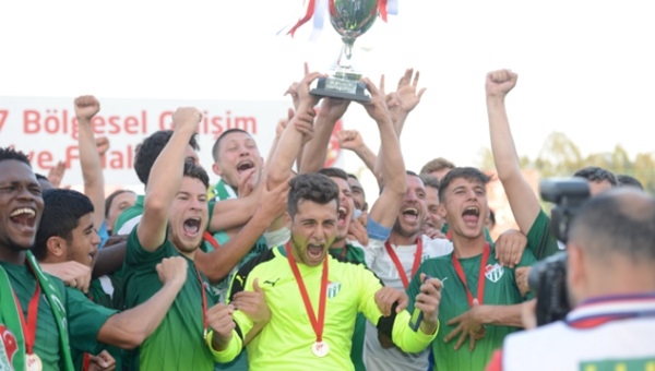 Bursaspor'un U19 takımı şampiyon oldu