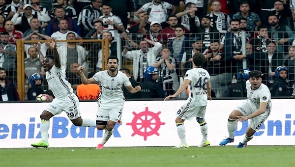 Fenerbahçe derbileri sildi süpürdü!