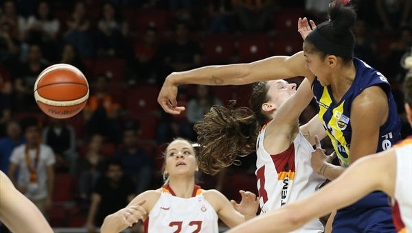 Fenerbahçe, Galatasaray'ı rahat geçti: 77 - 63