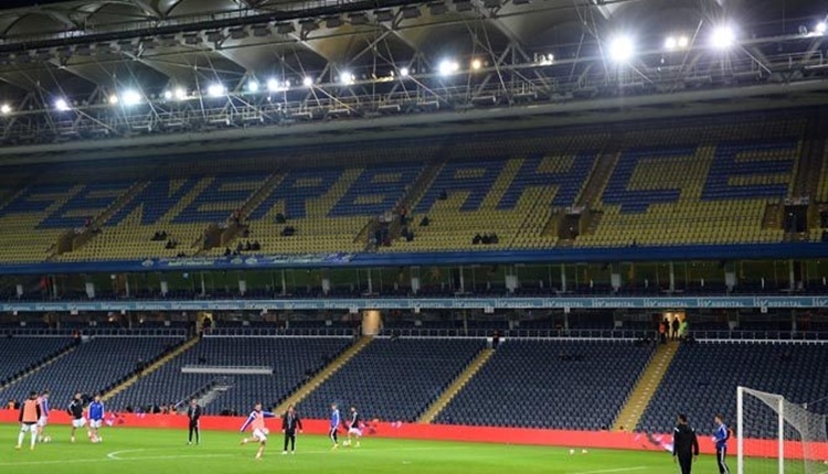 Fenerbahçe - Trabzonspor maçında tribünler dolmadı