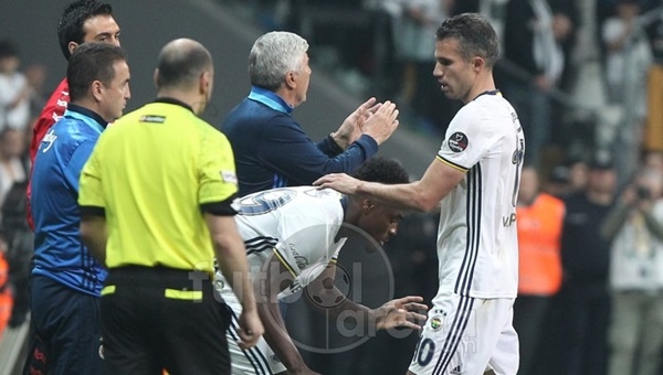Fenerbahçe'de Robin van Persie, derbilerde etkisiz kaldı