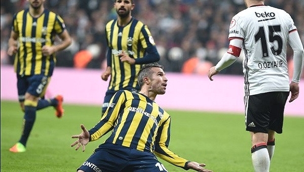 Fenerbahçe'de Van Persie derbiyi bekliyor!