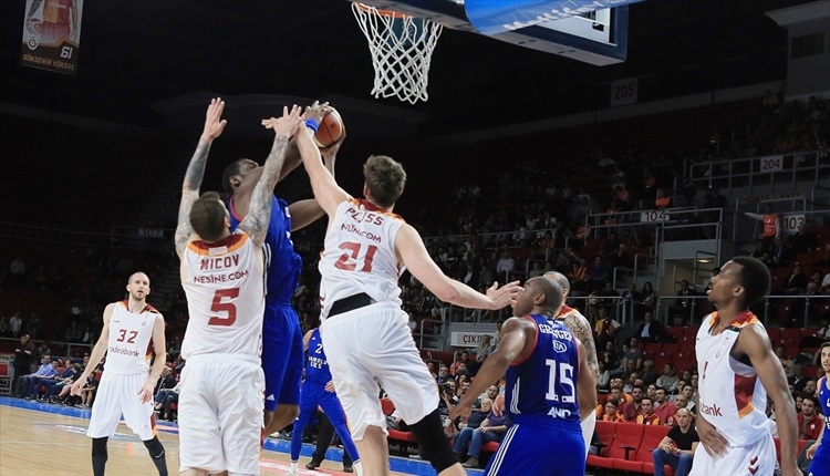 Galatasaray Odeabank - Anadolu Efes play-off maç sonucu