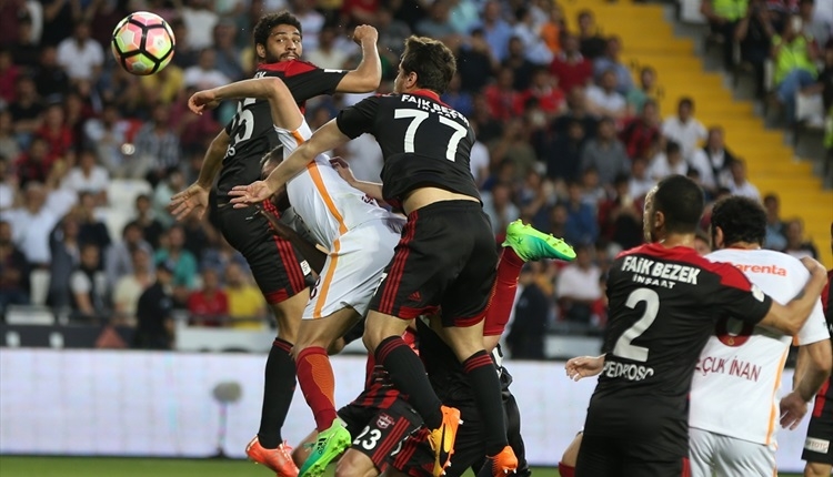Galatasaray'da duran top kabusu sürüyor