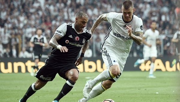 Martin Skrtel'e derbide 7 dakikada kırmızı kart!