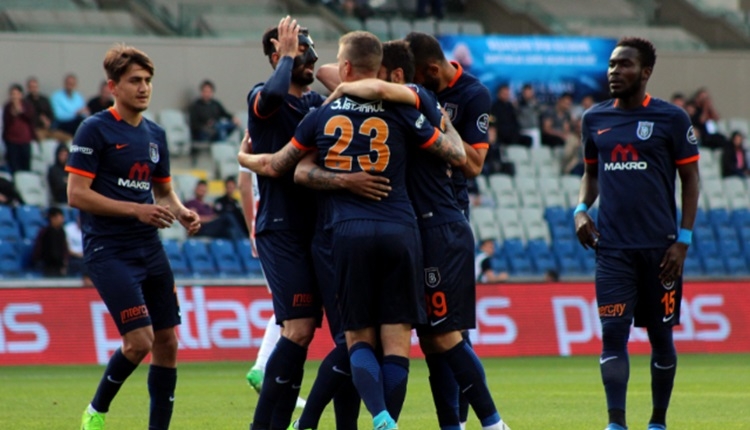 Medipol Başakşehir 2-1 Adanaspor maç özeti ve golleri (İZLE)