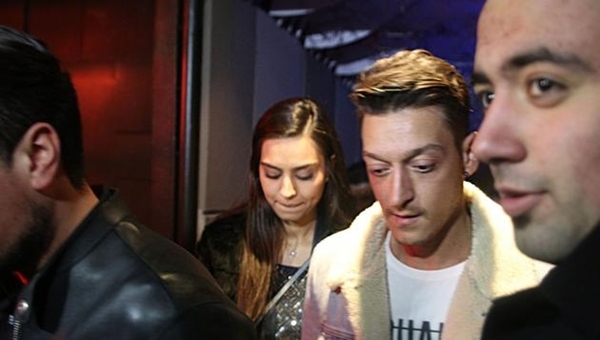 Mesut Özil, Amine Gülşe ile evlilik hazırlığında