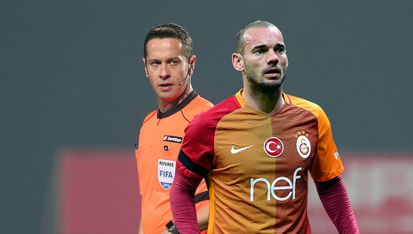 Sneijder'den Bursaspor maçında Halis Özkahya'ya sert tepki! Kırmızı... - Galatasaray Haberleri