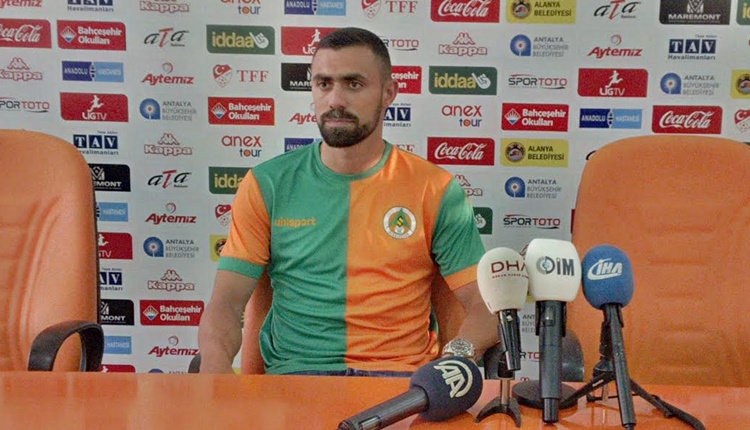 Alanyaspor yeni transferi Giannis Maniatis'e imza attırdı