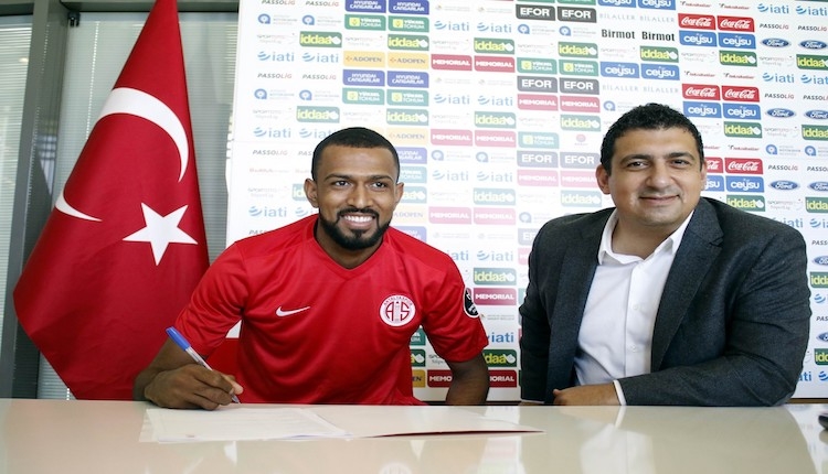 Antalyaspor'da Maicon imzaladı