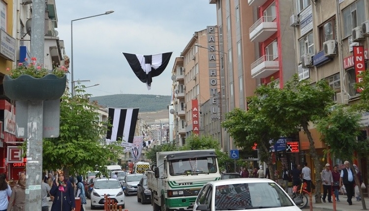 Beşiktaş şampiyon oldu, Bursa'da bayrak krizi yaşandı
