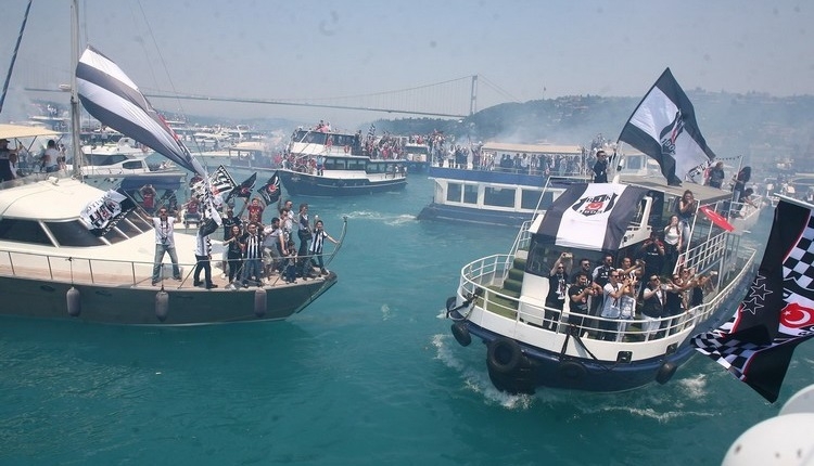 Beşiktaş şampiyonluğu coşkuyla kutluyor