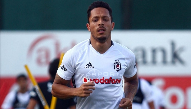 Beşiktaş'ta Adriano'ya Çin'den transfer teklifi