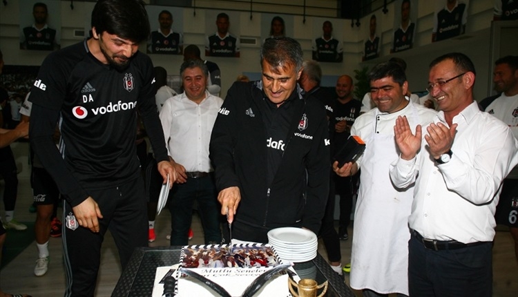 Beşiktaş'ta Şenol Güneş'e sürpriz doğum günü