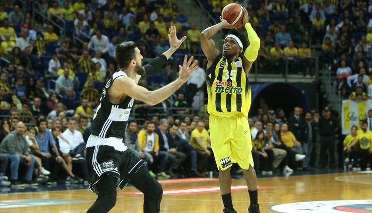 Fenerbahçe, Beşiktaş karşısında ilk maçı kazandı