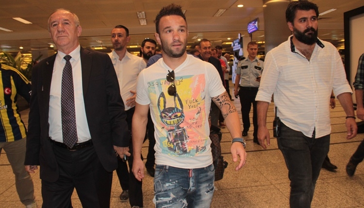 Fenerbahçe'nin transferi Mathieu Valbuena'nın bonservisini Lyon açıkladı