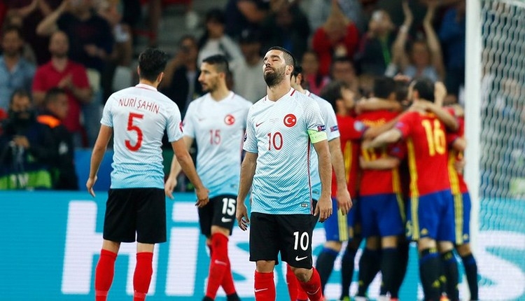 FLAŞ! Arda Turan, Bilal Meşe'ye saldırdı