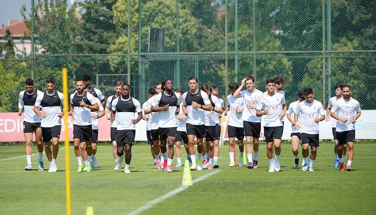 Galatasaray çalışmalarını sürdürüyor