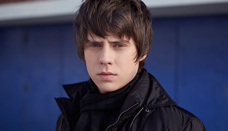 Ünlü sanatçı tuttuğu takıma sponsor oldu