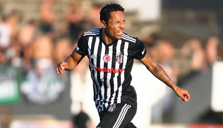 Beşiktaş'ta Adriano'dan savunma zaafı itirafı