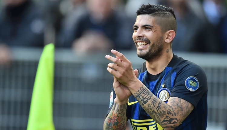 Fenerbahçe'nin transfer gözdesi Ever Banega, Sevilla'ya döndü