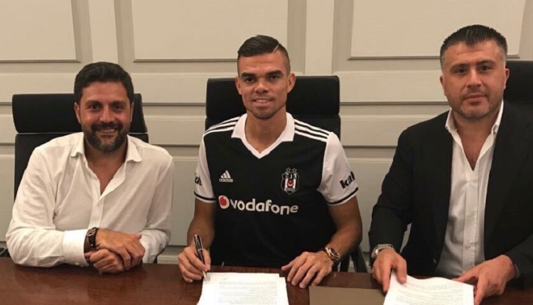 FLAŞ! Beşiktaş Pepe ile sözleşme imzaladı, formayı giydirdi