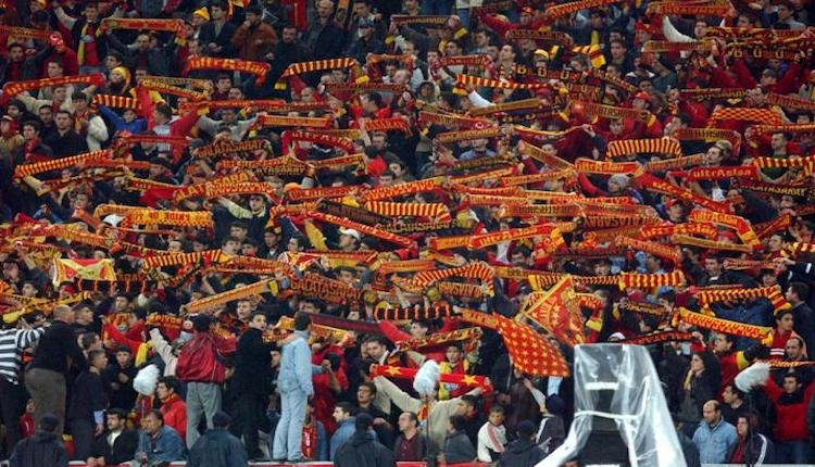 Galatasaray taraftarı Pasolig yaktı