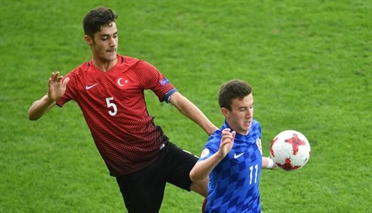 Galatasaray'da Ozan Muhammed Kabak'a UEFA'dan büyük onur