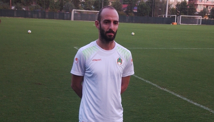 Alanyaspor'da Efecan Karaca'dan taraftara çağrı