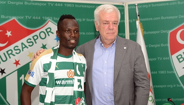 Bursaspor'un transferi Emmanuel Badu imzayı attı