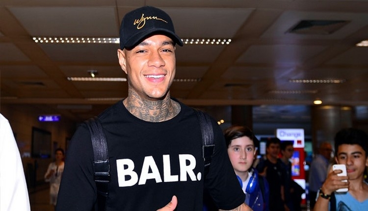 Fenerbahçeli Van der Wiel, Cagliari ile anlaştı