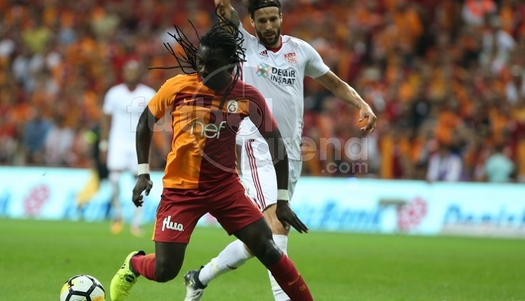 Galatasaray'da Gomis ve resmi hesap Sivasspor maçında ofsayt düdüğünü duymayınca...