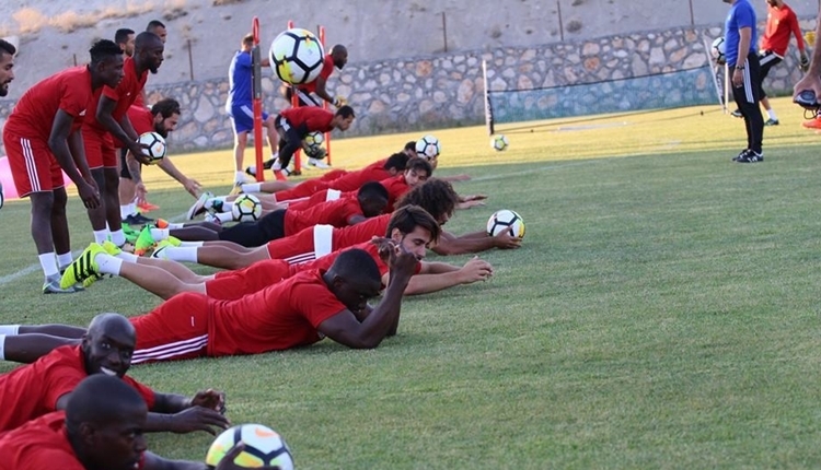 Yeni Malatyaspor'da Ertuğrul Sağlamdan futbolcularına