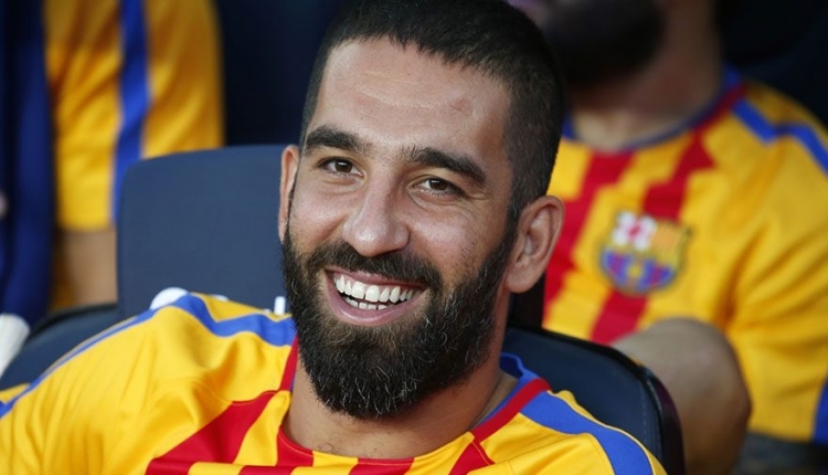 Arda Turan, Barcelona'da kadroya giremiyor